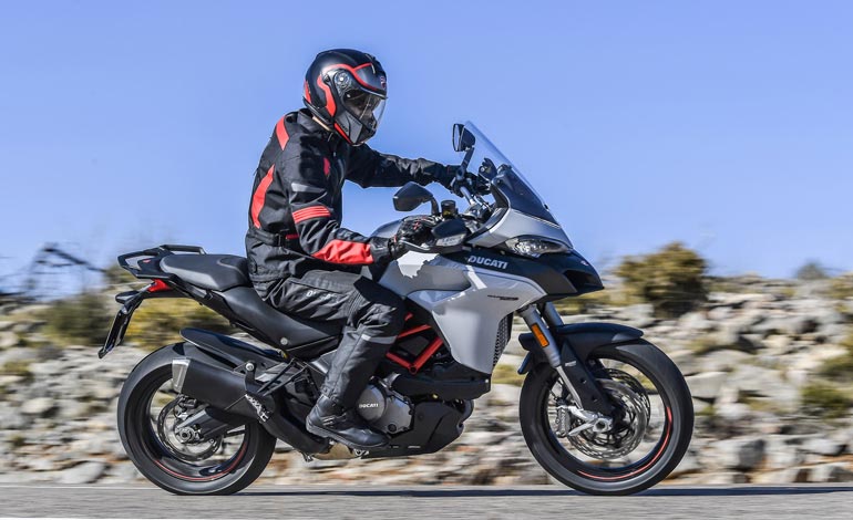 É possível uma moto esportiva confortável? – Ducati Campinas