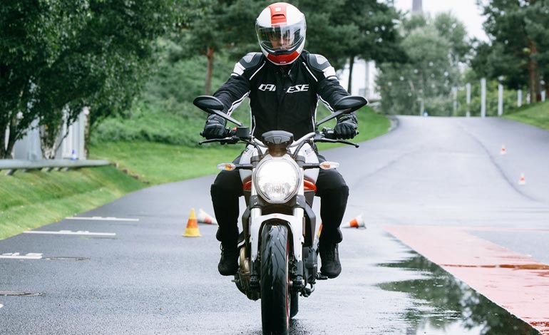 Andar de moto faz bem à saúde: entenda o que acontece com seu corpo quando  está sobre sua Ducati – Ducati Campinas